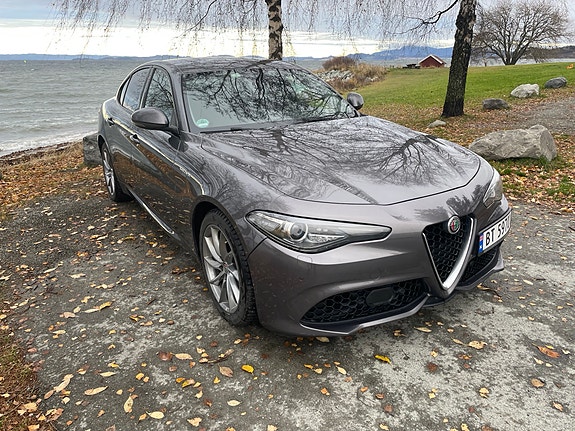 Alfa Romeo Giulia 2 of 16