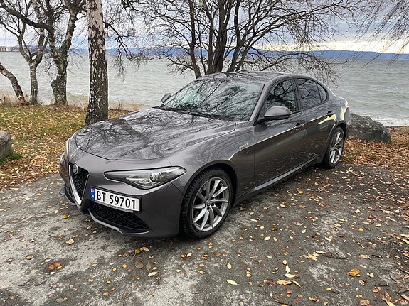 Alfa Romeo Giulia 15 of 16