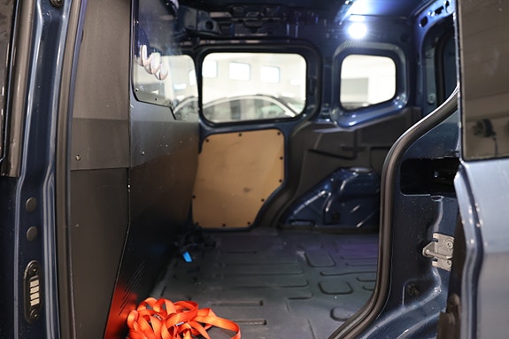 Ford Transit Courier 23 of 29