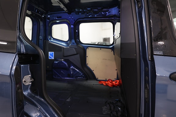 Ford Transit Courier 26 of 29