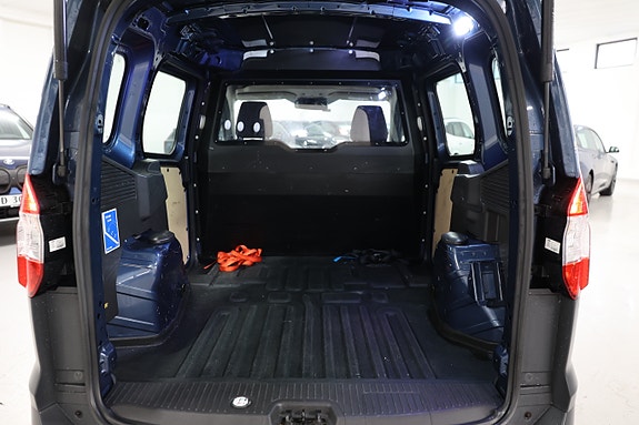 Ford Transit Courier 24 of 29