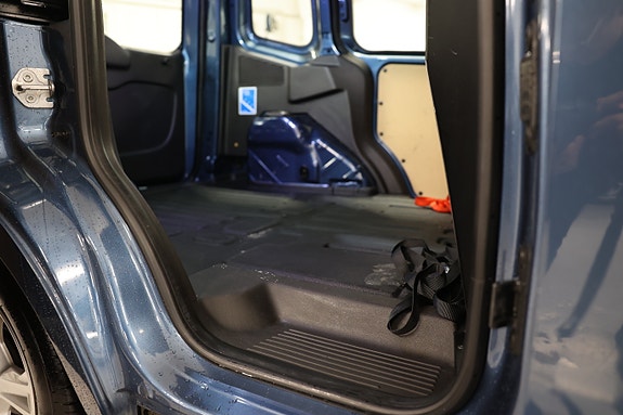 Ford Transit Courier 27 of 29