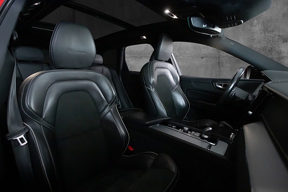 Volvo XC60 10 of 23