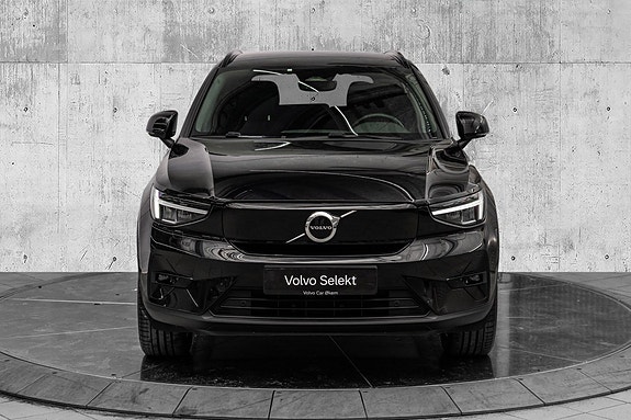 Volvo EX40 3 of 29