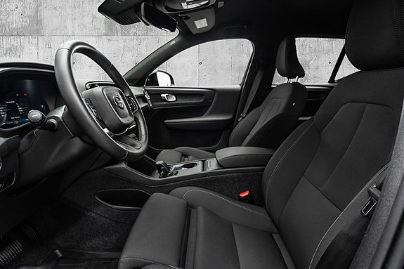 Volvo EX40 17 of 29