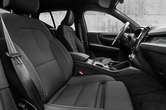 Volvo EX40 25 of 29
