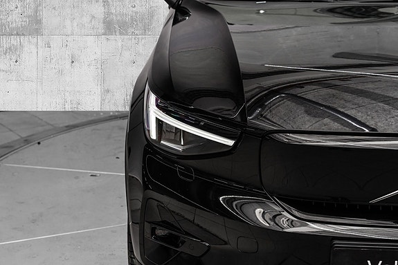 Volvo EX40 4 of 29