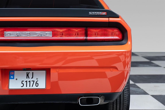 Dodge Challenger 11 of 30