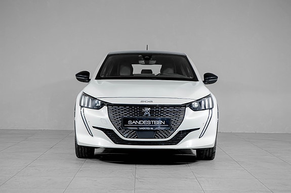 Peugeot e-208 2 of 19