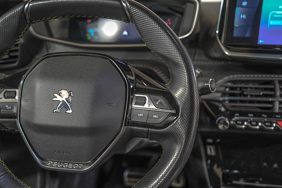 Peugeot e-208 16 of 19