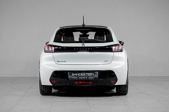 Peugeot e-208 6 of 19
