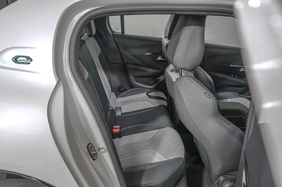 Peugeot e-208 10 of 19