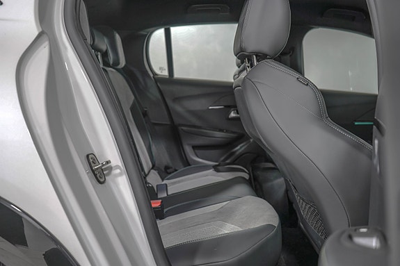 Peugeot e-208 9 of 19