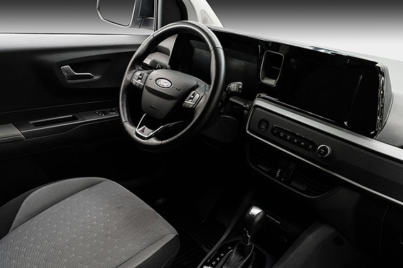 Ford Transit Courier 25 of 26