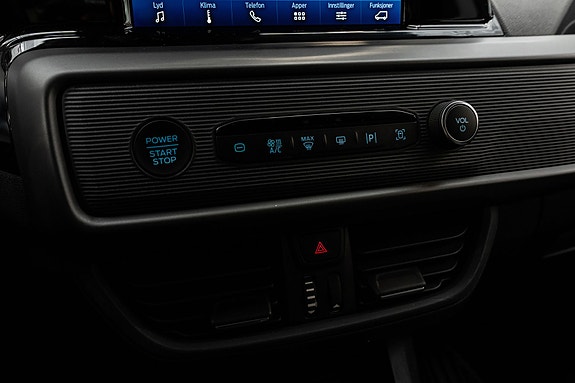 Ford Transit Courier 17 of 26