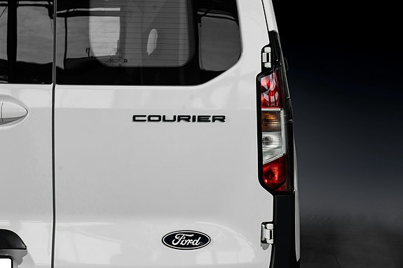 Ford Transit Courier 10 of 26