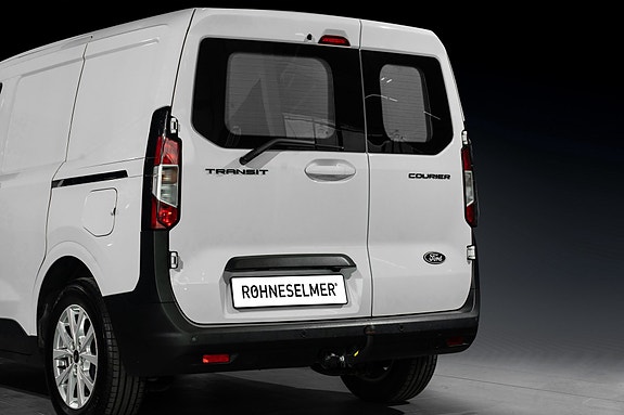 Ford Transit Courier 7 of 26