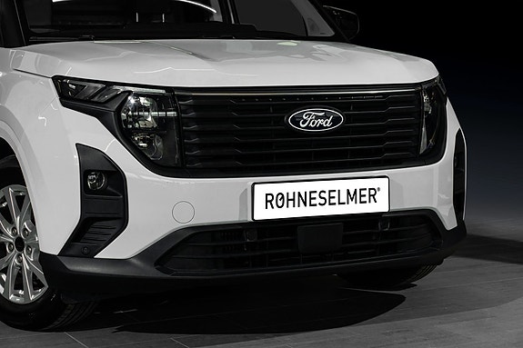 Ford Transit Courier 2 of 26