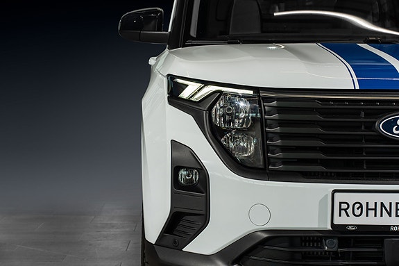 Ford Transit Courier 9 of 23
