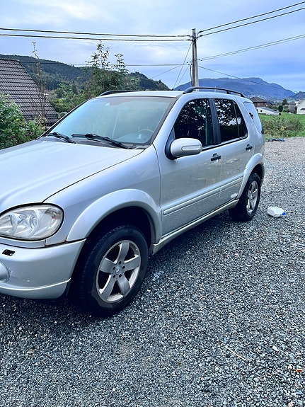 Mercedes-Benz ML270 5 of 21