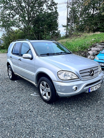 Mercedes-Benz ML270 3 of 21