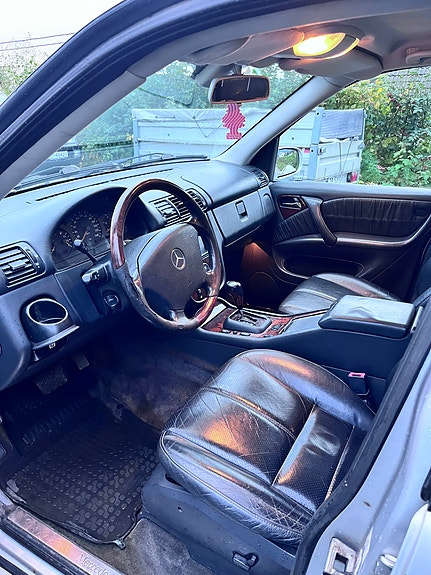 Mercedes-Benz ML270 8 of 21