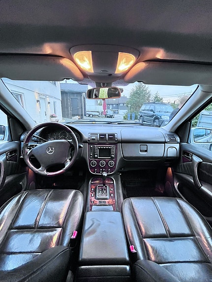 Mercedes-Benz ML270 9 of 21