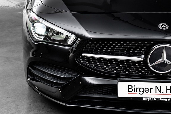 Mercedes-Benz CLA180 4 of 24