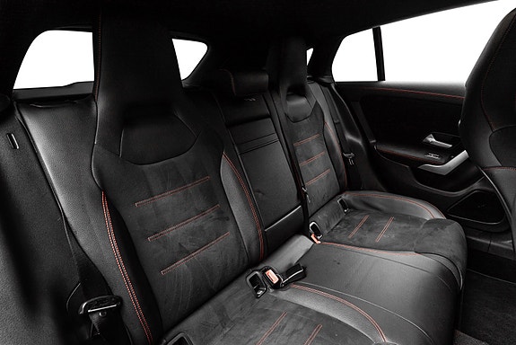 Mercedes-Benz CLA180 21 of 24