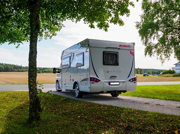 Dethleffs T 5841 | HENGERFESTE | SOLCELLE | AC | AL-KO HJELPELUFT BAKAKSEL 6 of 30