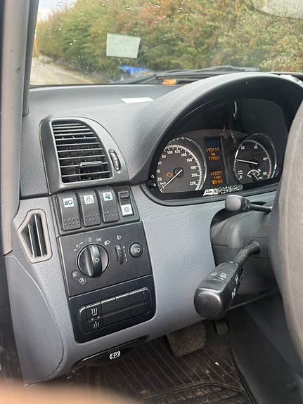 Mercedes-Benz Vito 115 21 of 23