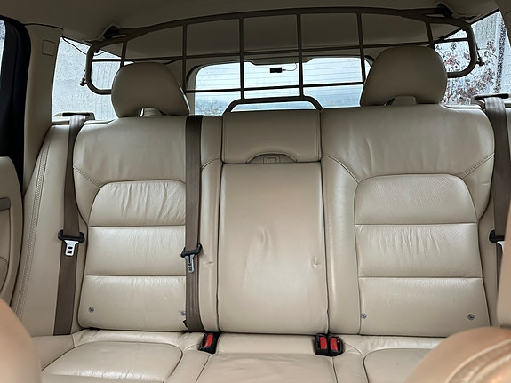 Volvo XC70 26 of 30