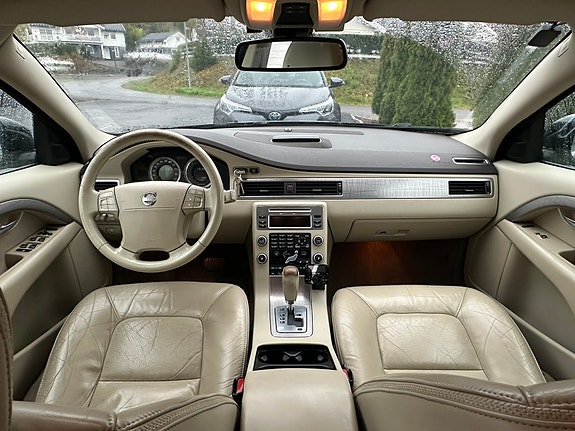 Volvo XC70 13 of 30