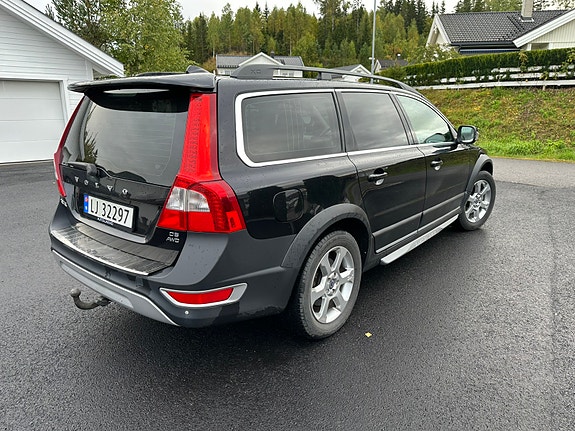 Volvo XC70 2 of 30