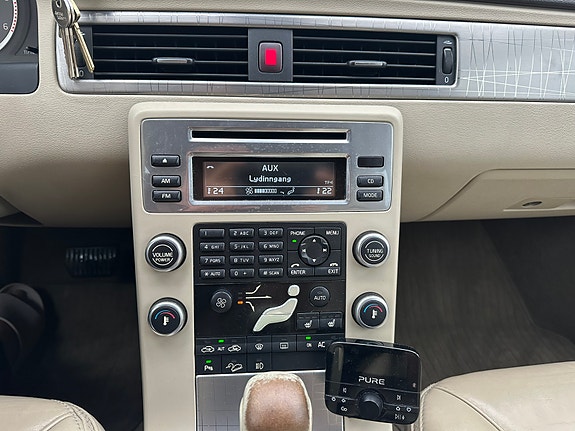 Volvo XC70 16 of 30