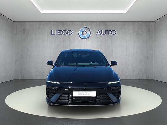 Hyundai Ioniq 6 2 of 26