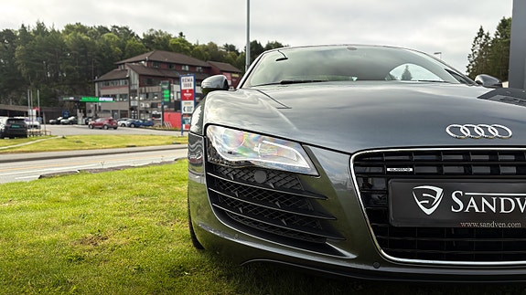 Audi R8 4 of 30