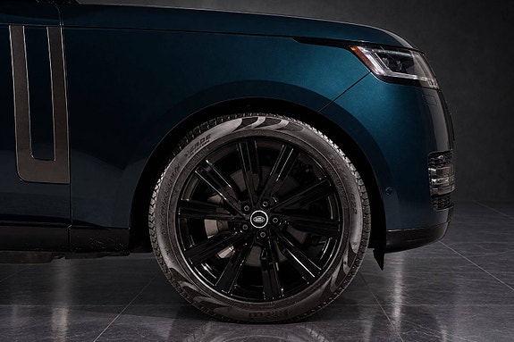 Land Rover Range Rover 11 of 30