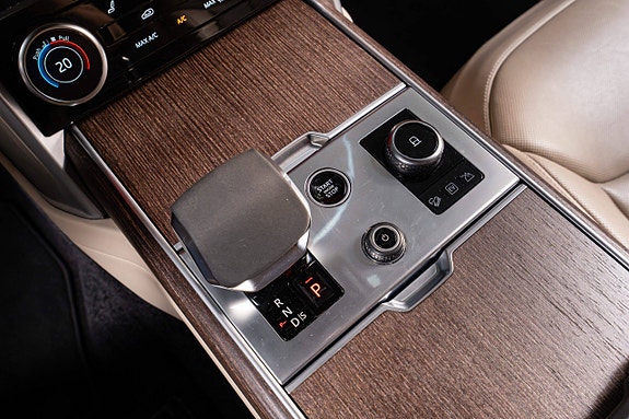 Land Rover Range Rover 30 of 30