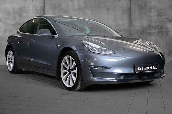 Tesla Model 3 2 of 18