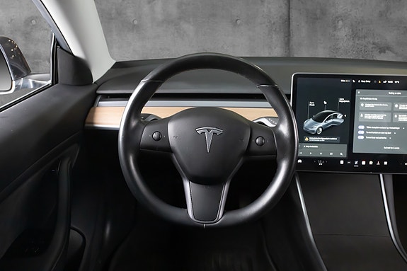 Tesla Model 3 9 of 18
