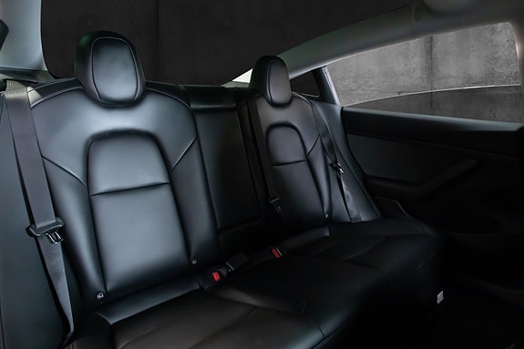 Tesla Model 3 11 of 18