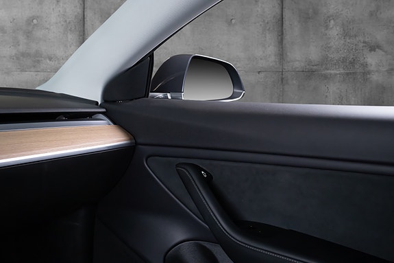Tesla Model 3 17 of 18
