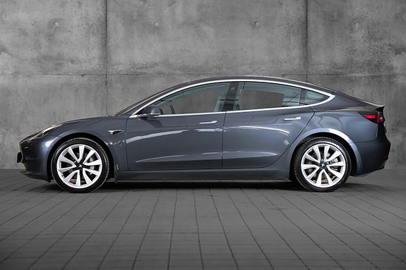 Tesla Model 3 4 of 18