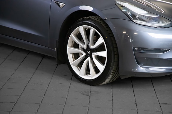 Tesla Model 3 6 of 18