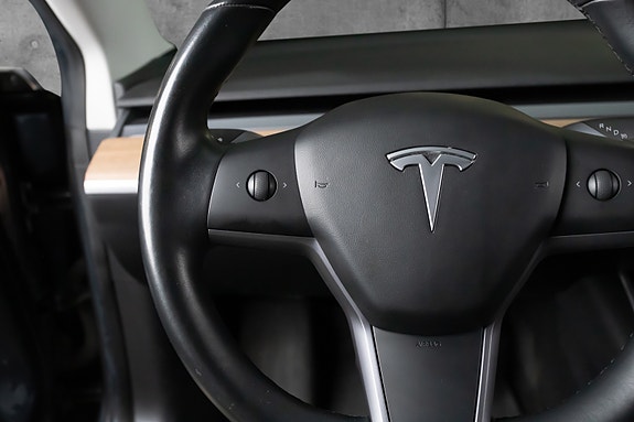 Tesla Model 3 13 of 18