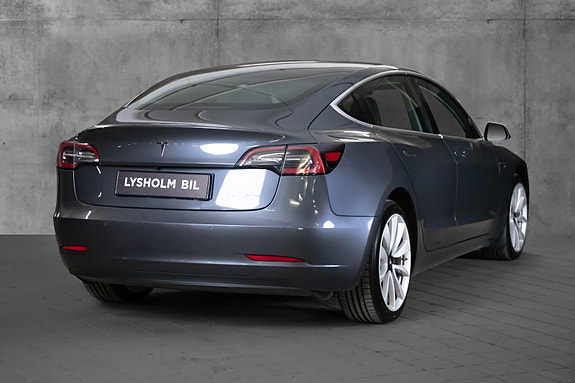 Tesla Model 3 3 of 18