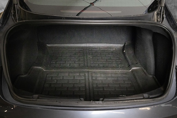 Tesla Model 3 18 of 18