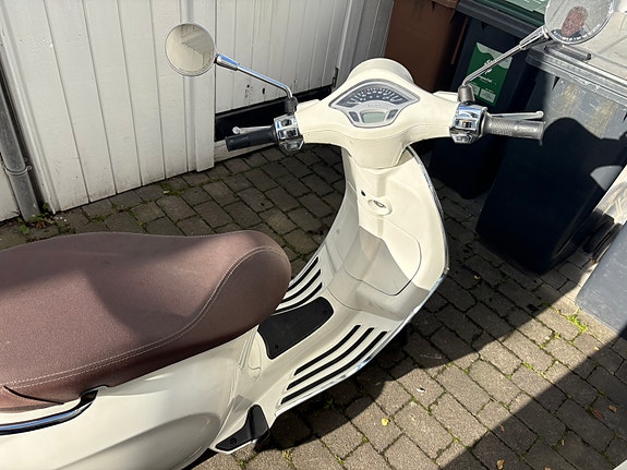 Vespa Primavera 50 3 of 13
