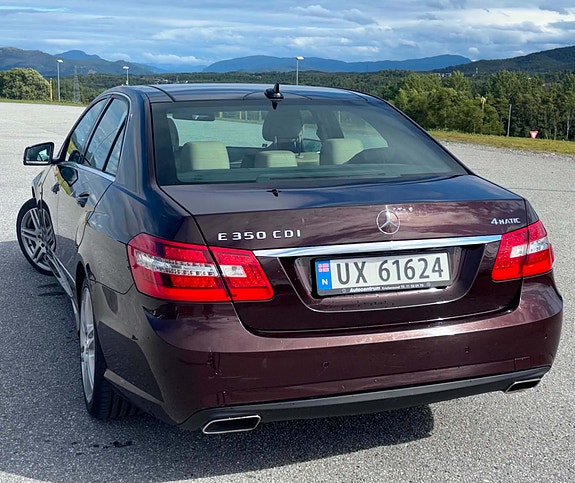 Mercedes-Benz E350 d 2 of 26